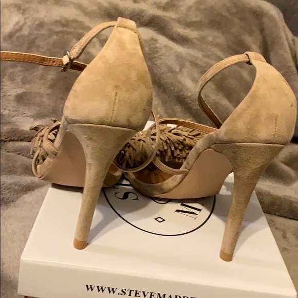 Women Heels - Picture 2 of 5